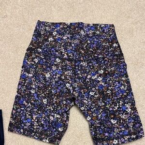 lululemon athletica Floral Bike Shorts - Multicolor